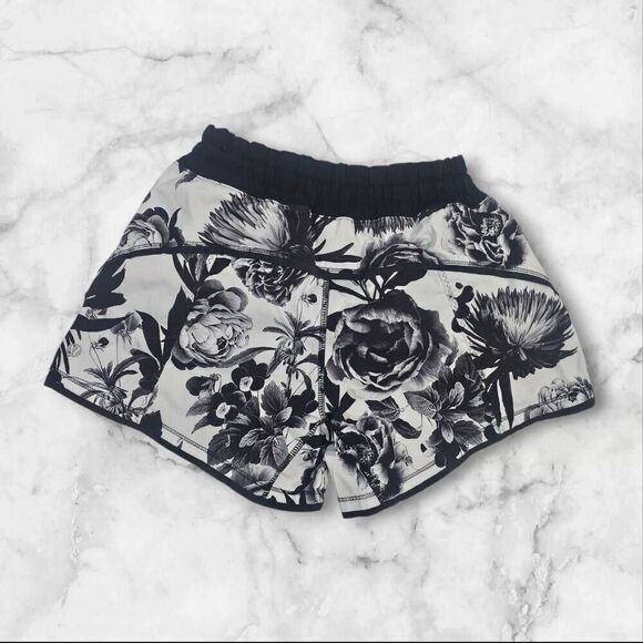 Lululemon Size 6 Floral Tracker Shorts - Picture 2 of 3